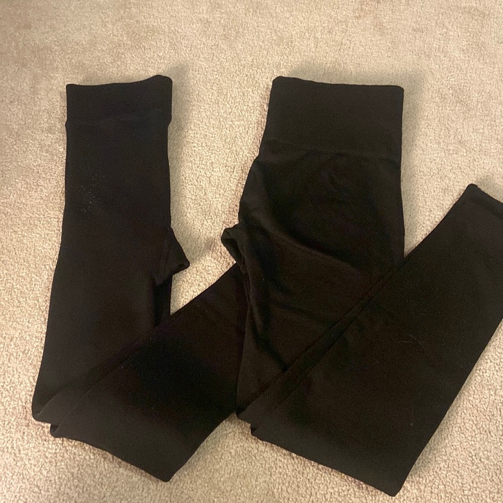 2 thermal pants (1 with a little bit of peeling but easily fixable)